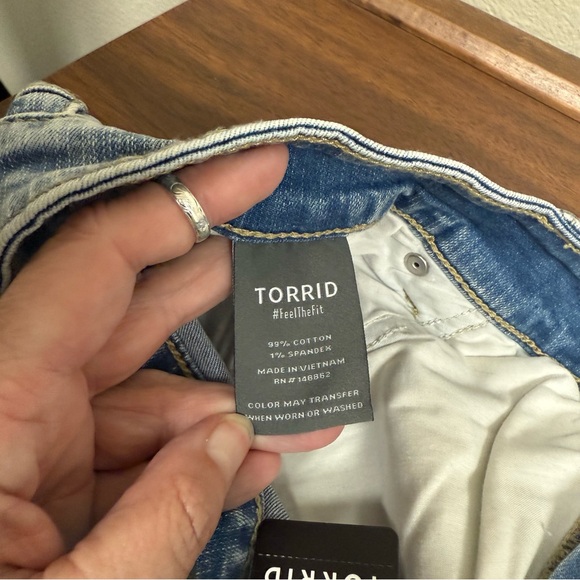 NWT Torrid Denim Shorts Women’s Plus Size | Light Wash Stretch Jean Shorts - Picture 5 of 7